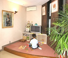 お子様や、お子様連れのお母様にも安心してご来院いただけるように、キッズエリアを設置しました。